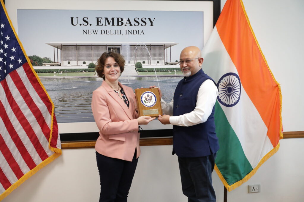 US Embassy की चेतावनी: अमेरिका जाने वाले भारतीय नागरिकों को अब और सतर्क रहना होगा