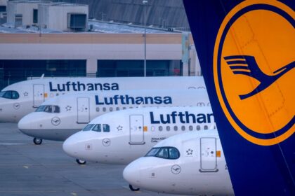 Lufthansa Flight Pilot: फ्लाइट में 10 मिनट बिना पायलट के! क्या हुआ उस दिन?