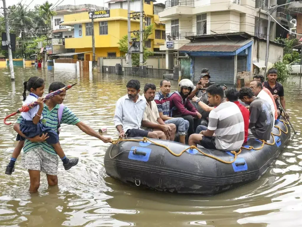 Guwahati Floods : बारिश बनी आफत, जनजीवन प्रभावित