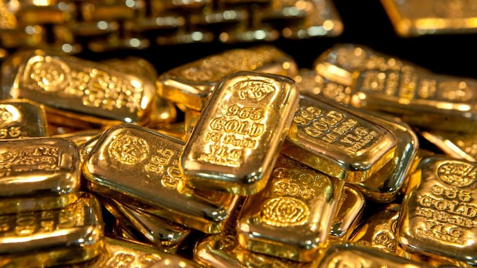 Gold Prices India: सोने की कीमतों में गिरावट क्यों और अब निवेशकों को क्या करना चाहिए?