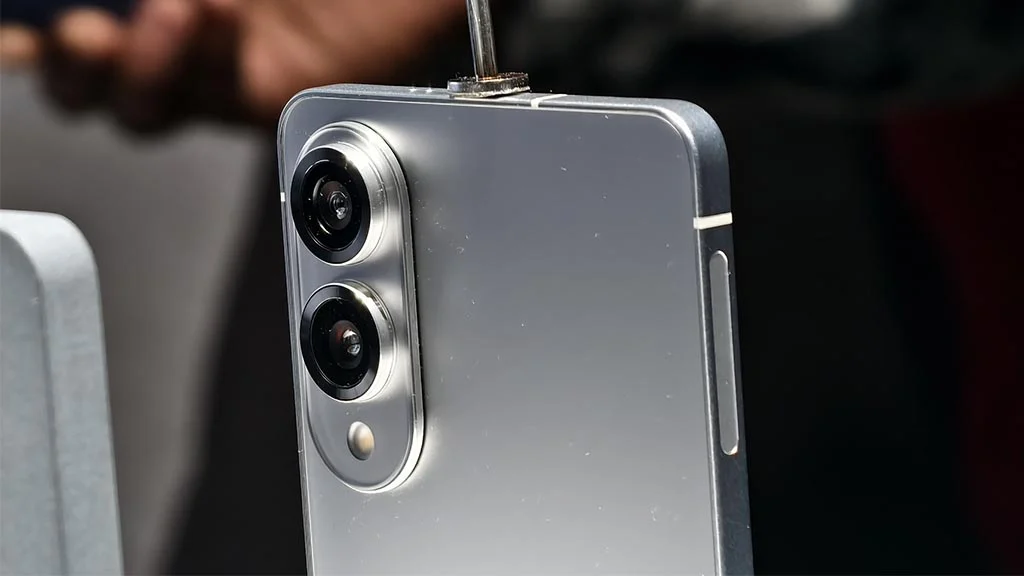 Samsung Galaxy S25 Edge: जानिए इस नए स्मार्टफोन की खूबियाँ और कमियाँ
