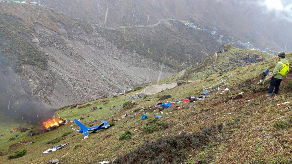 Helicopter Crash Kedarnath - केदारनाथ हेलिकॉप्टर क्रैश में 7 की मौत, हादसे से दहला उत्तराखंड